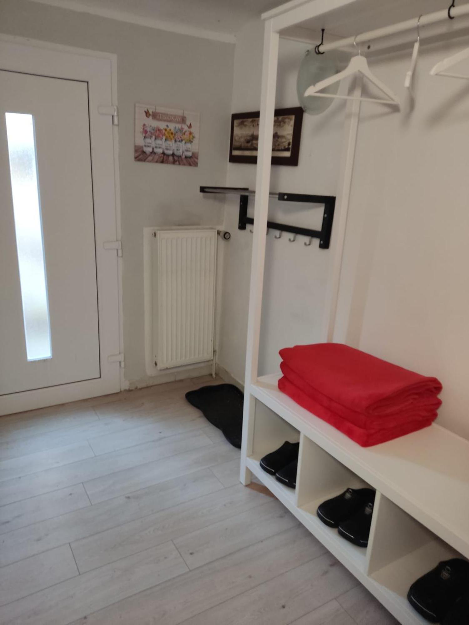 Ferienwohnung Mit Separatem Eingang Und Parkplatz, Ideal Fuer Handwerker Und Geschaeftsreisende Dorf Mecklenburg Exteriör bild